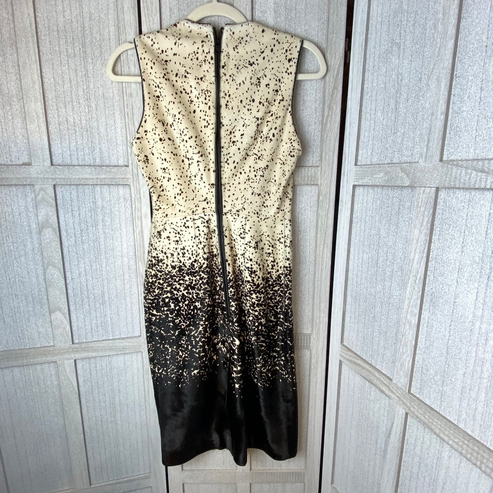 $5,500 Burberry Sleeveless Sheath Leather Dress - Picture 14 of 14